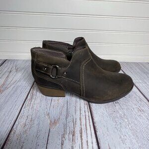 Clarks Brown Booties Size 8.5 Women's Charleton Grace Buckled Block Heel Western